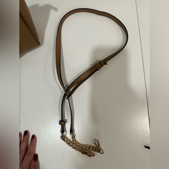 Michael Kors Tan Ellis satchel with crossbody chain - Picture 9 of 9